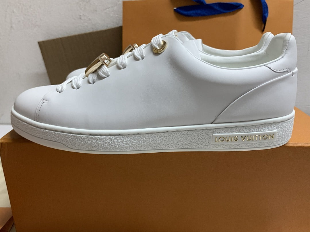 LV Shoes 120901E9