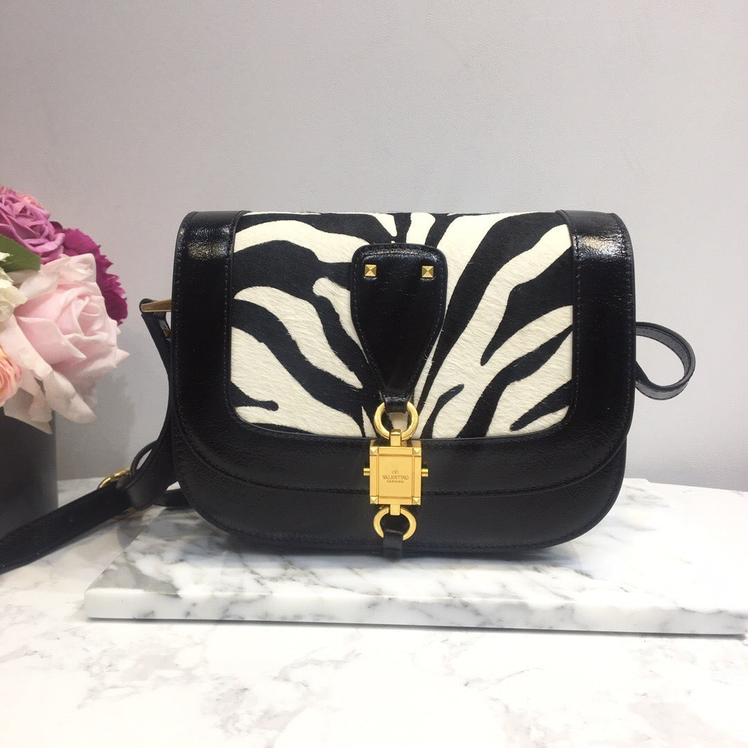 VALENTINO Shoulder bag 200325E14