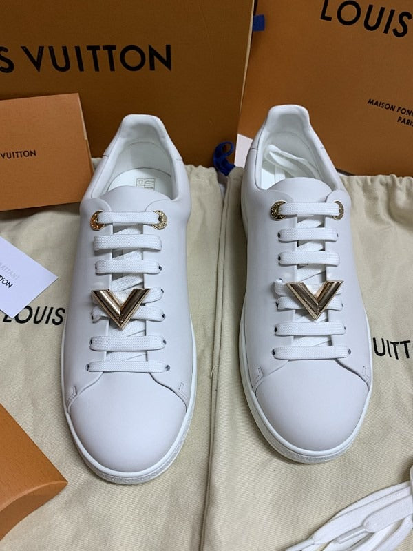 LV Shoes 120901E9