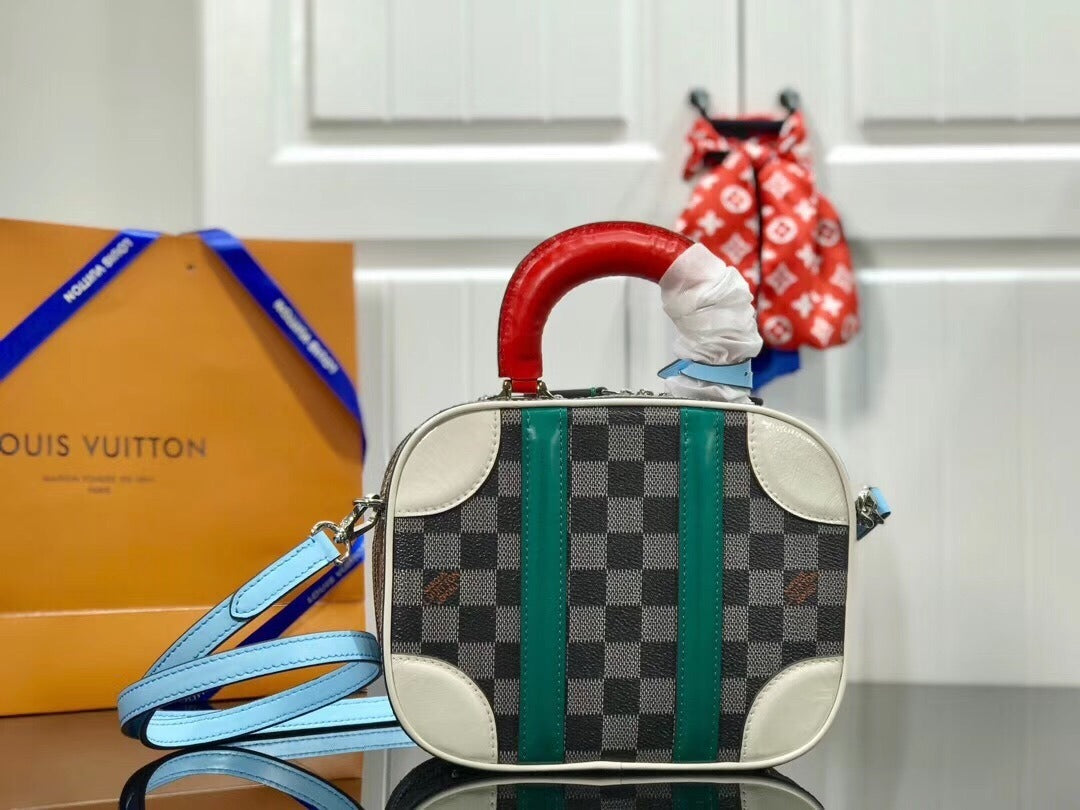 LV Shoulder bag M44582GZ19