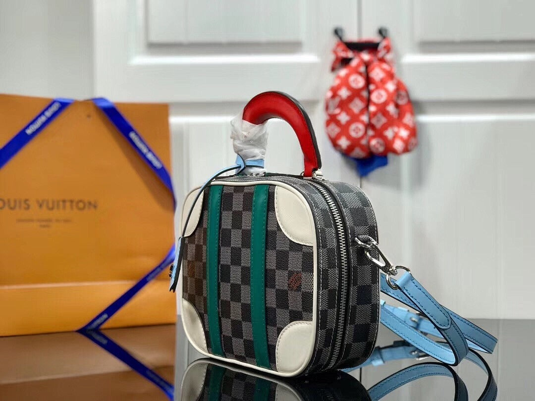 LV Shoulder bag M44582GZ19