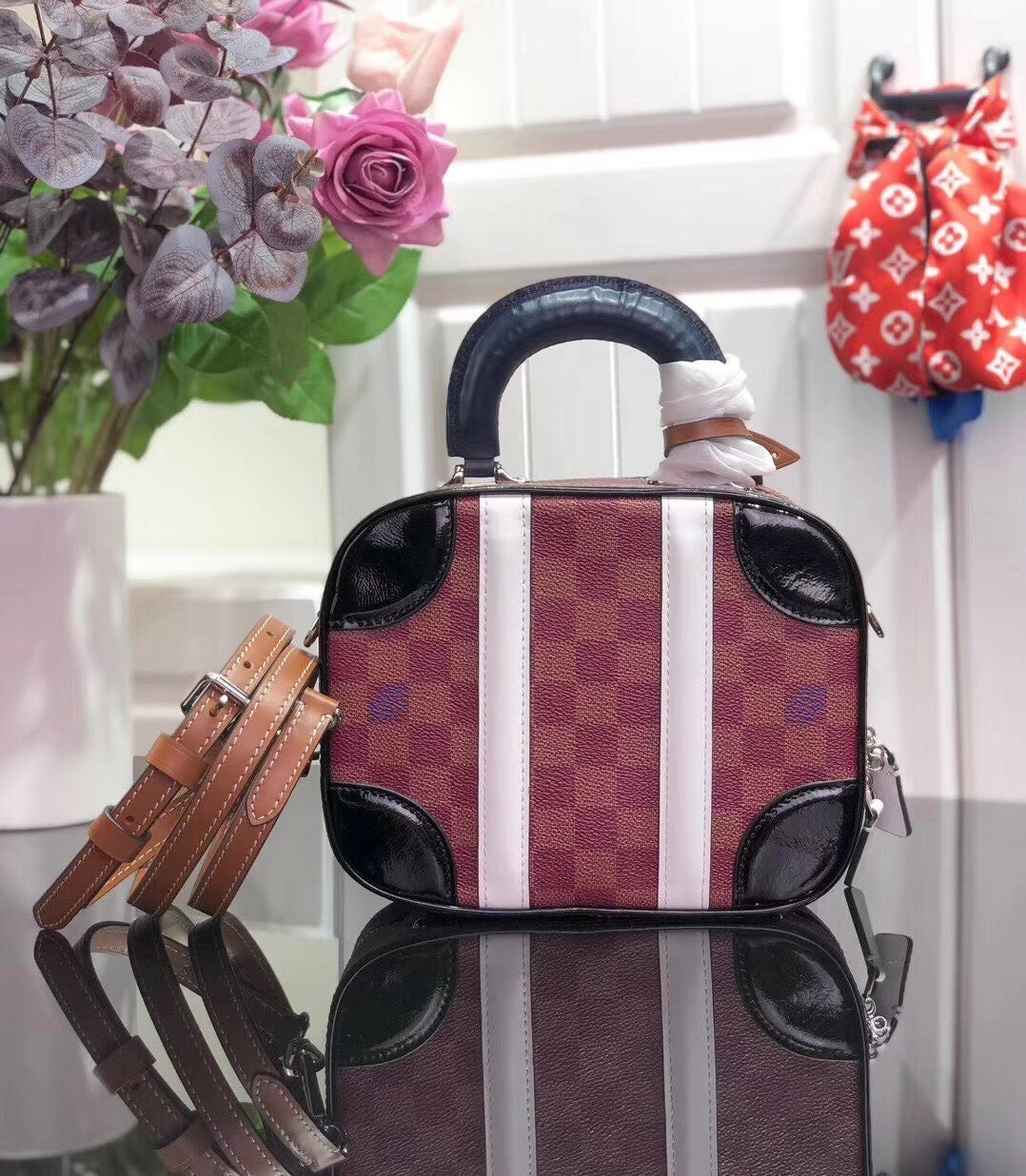 LV Shoulder bag M44582GZ19